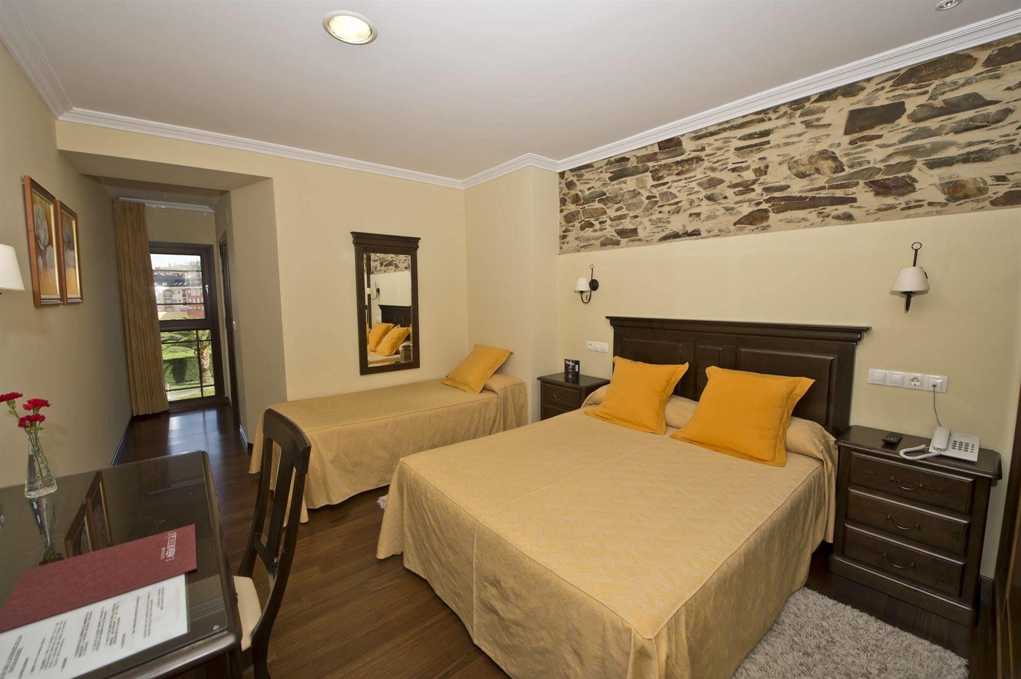 Hotel La Casona De Lazurtegui Ribadeo Esterno foto